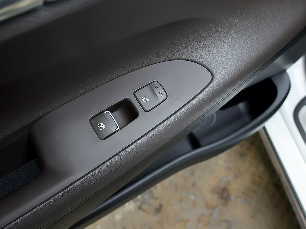 Hyundai Grandeur — photo 17