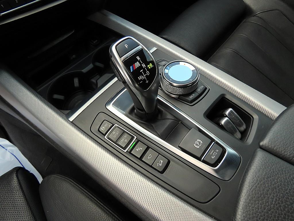 BMW X5 — photo 11