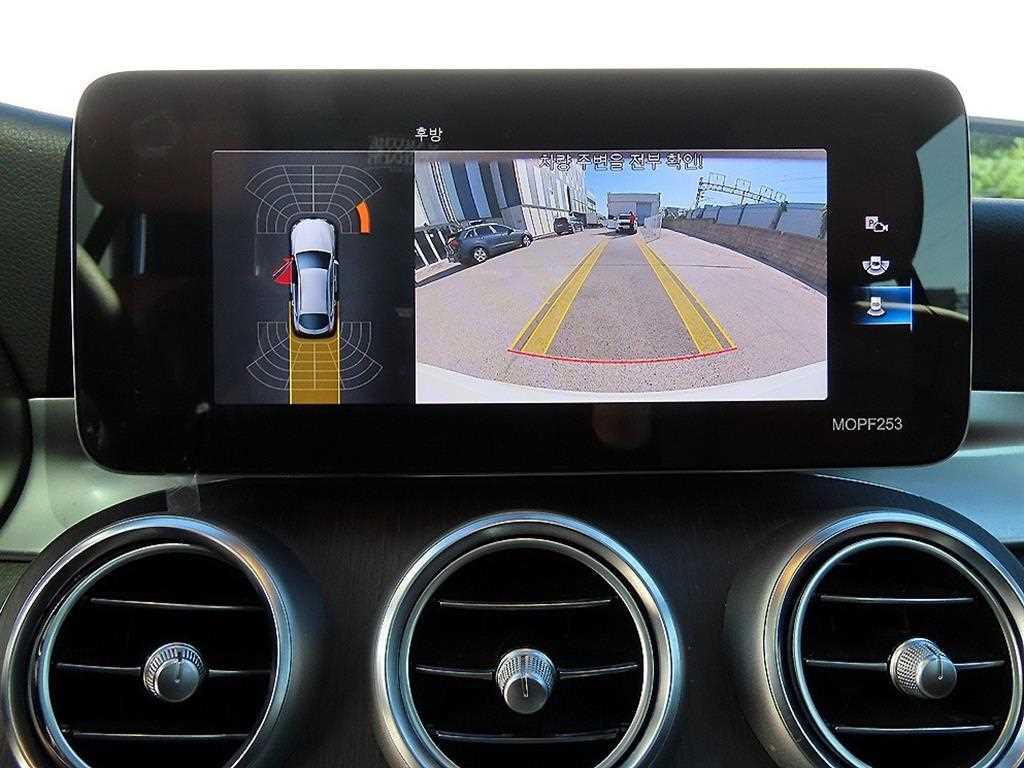 Mercedes-Benz GLC-Class — photo 14