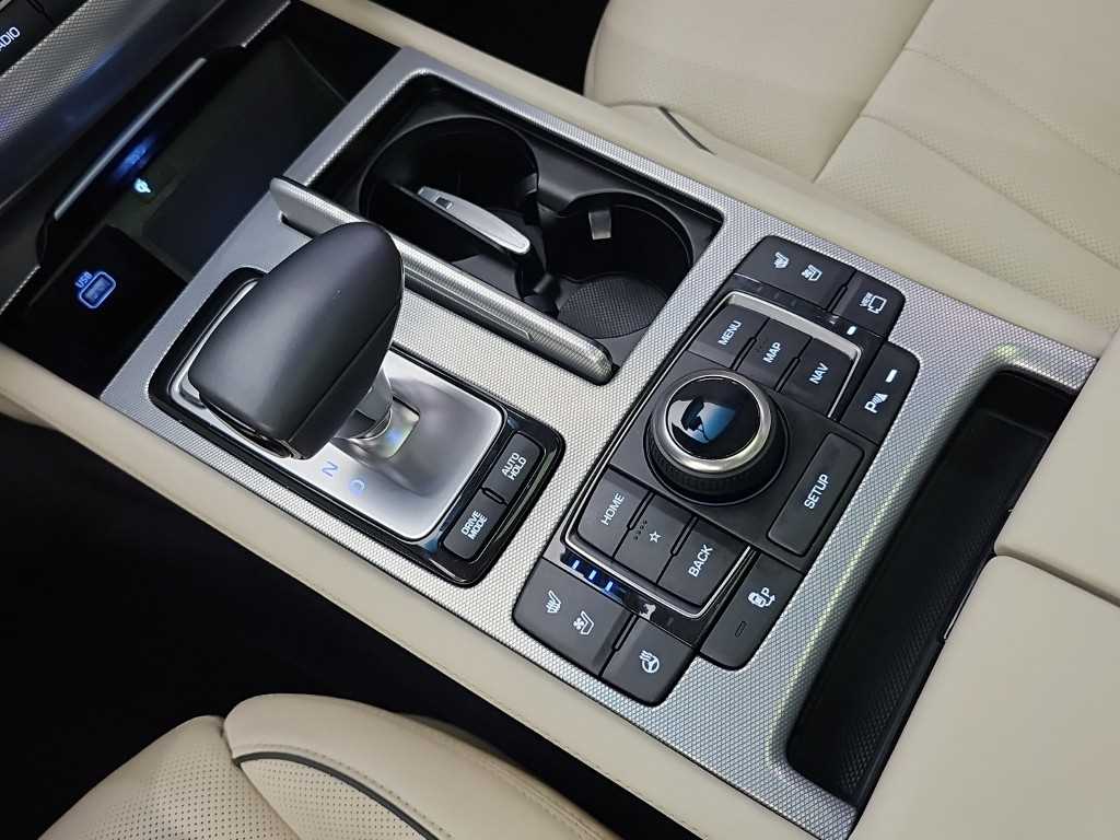 Genesis G80 — photo 08