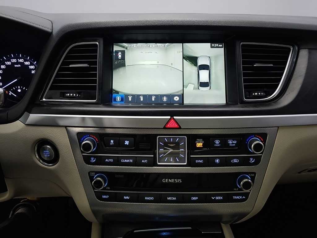 Genesis G80 — photo 10