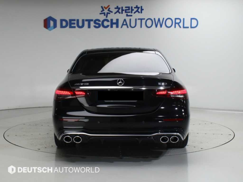 Mercedes-Benz E-Class — photo 04