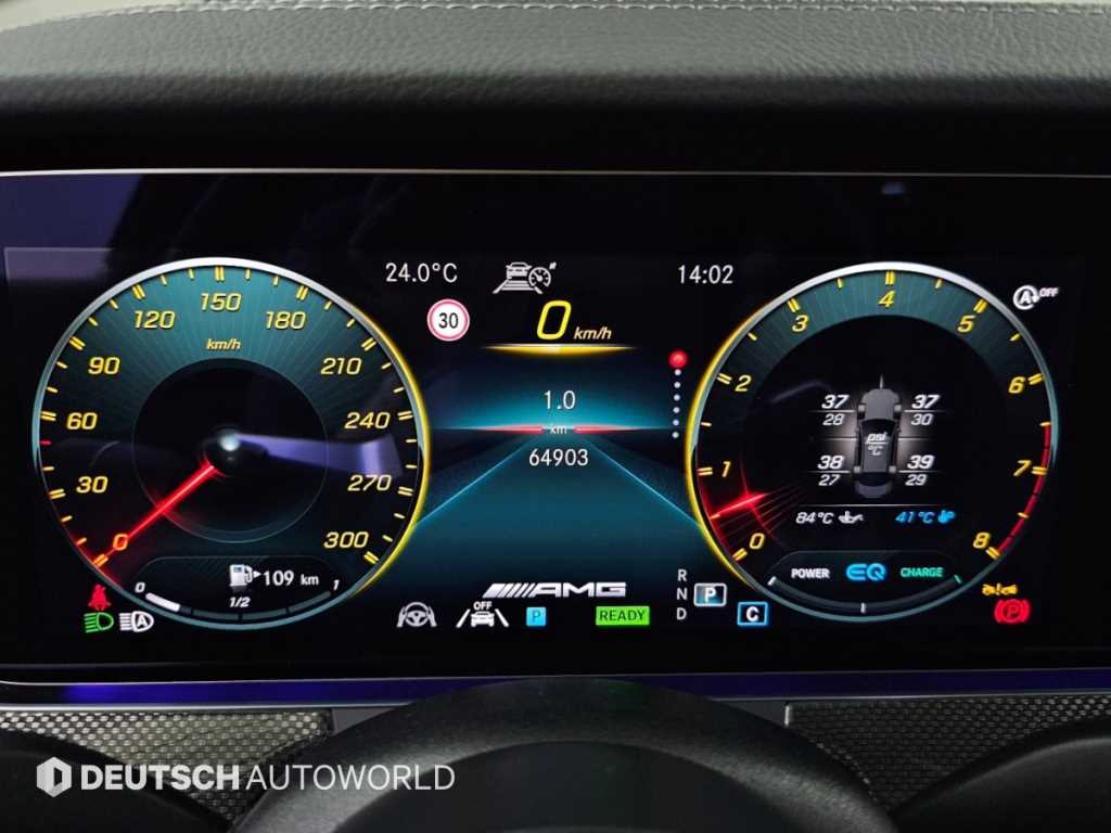 Mercedes-Benz E-Class — photo 08