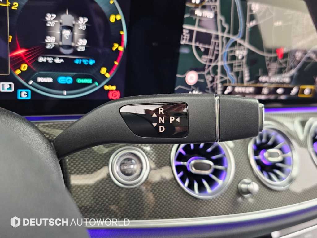 Mercedes-Benz E-Class — photo 09