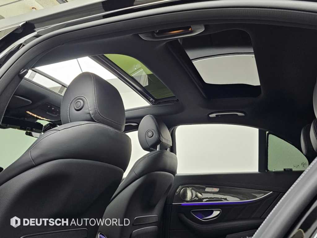 Mercedes-Benz E-Class — photo 18
