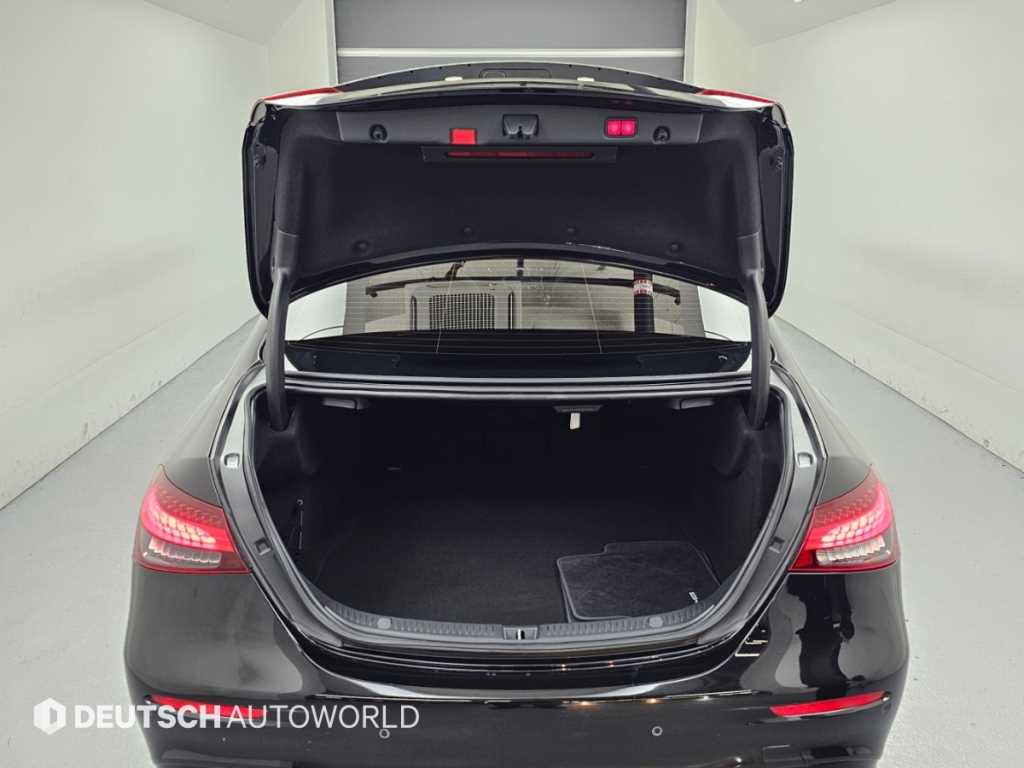 Mercedes-Benz E-Class — photo 19