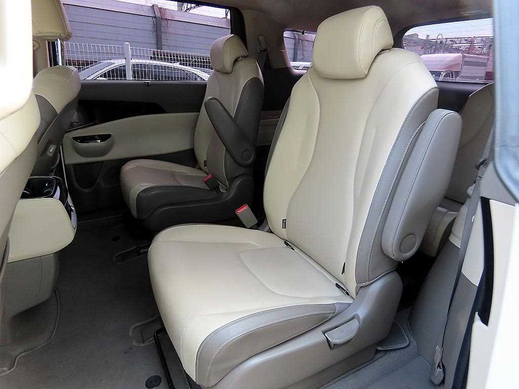 Kia Carnival — photo 06