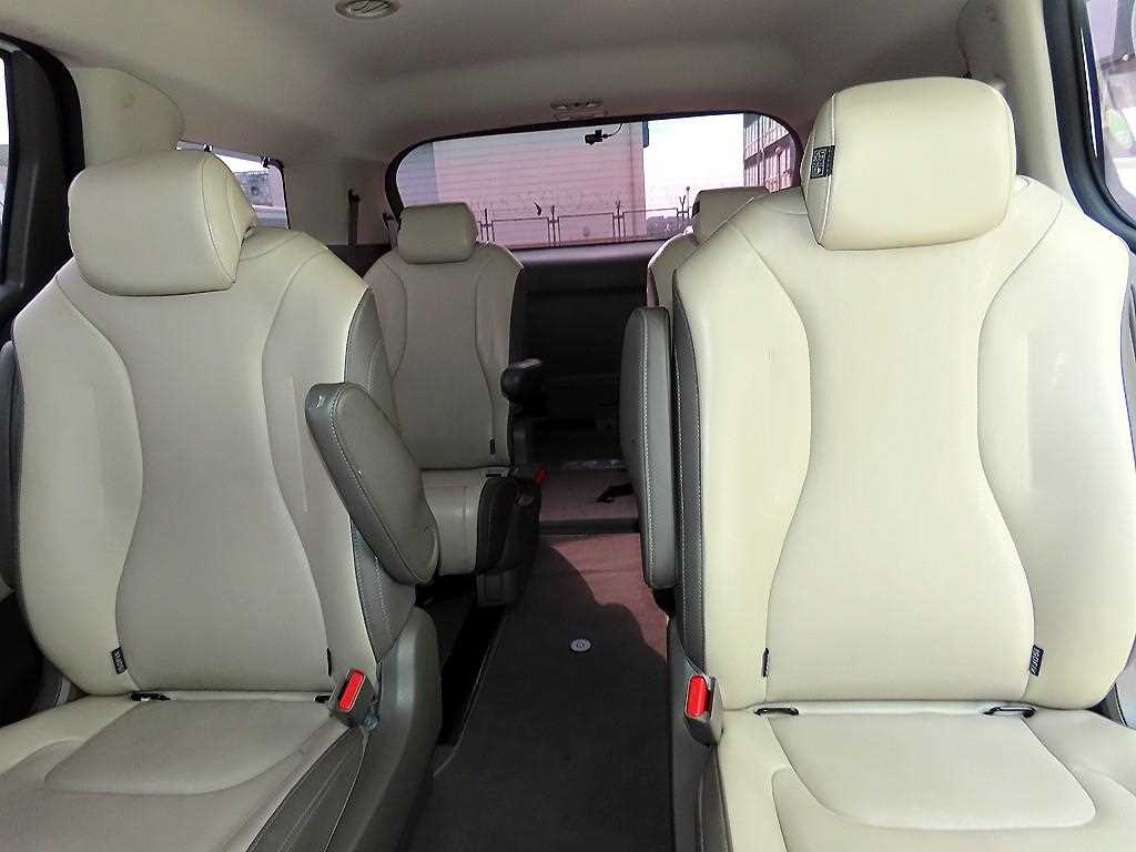 Kia Carnival — photo 07