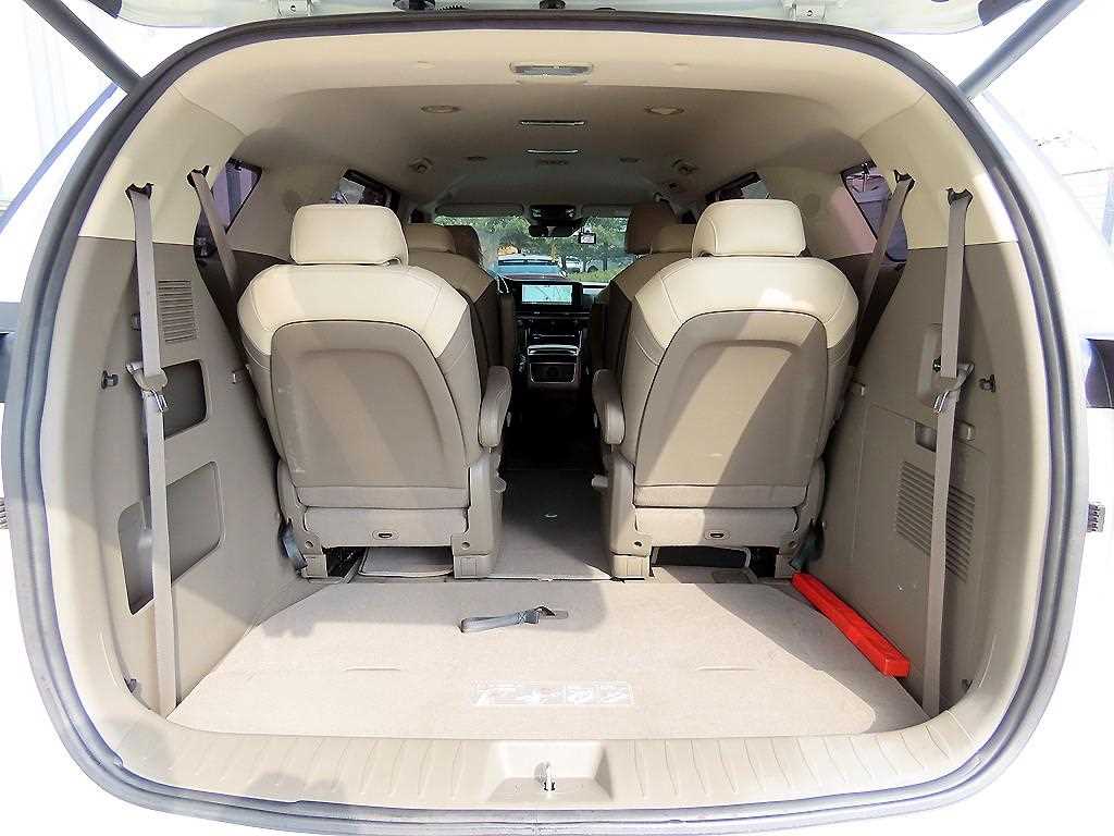 Kia Carnival — photo 17