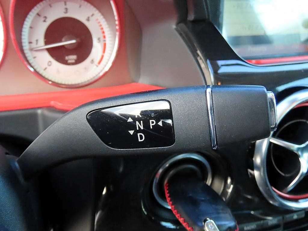 Mercedes-Benz GLK-Class — photo 10