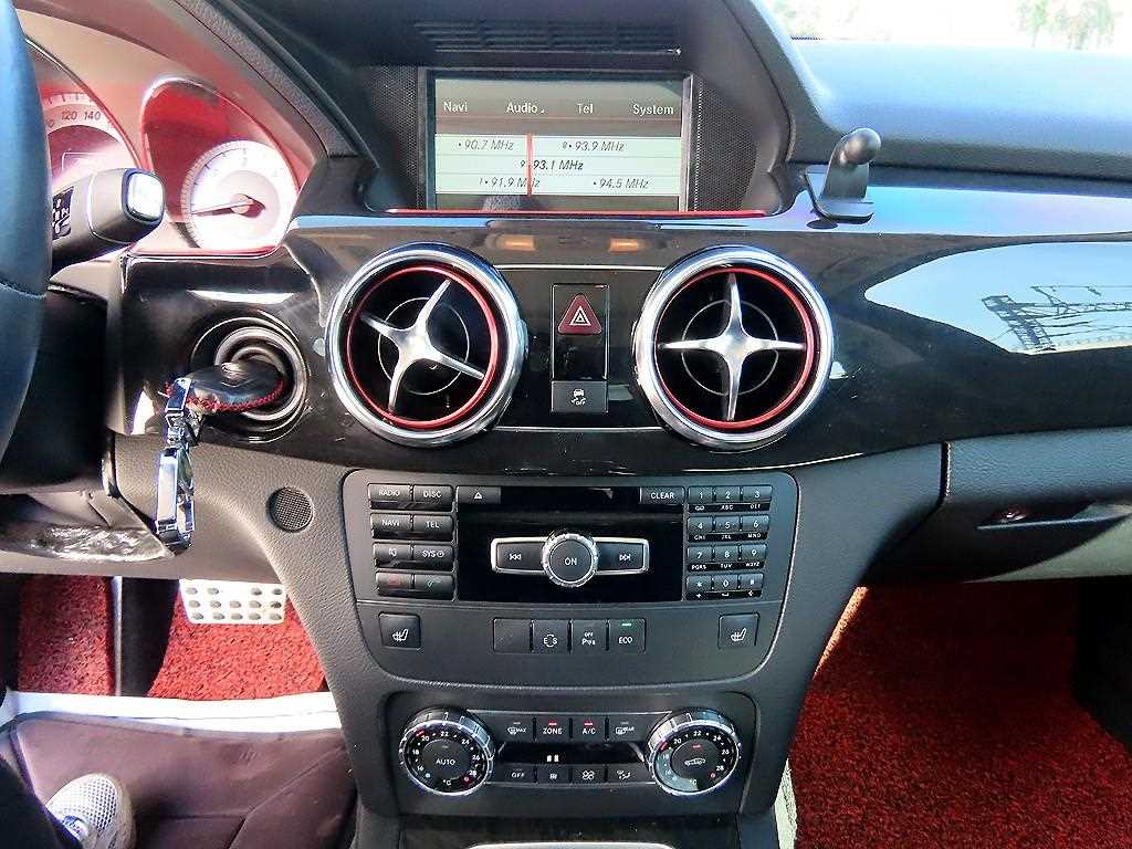 Mercedes-Benz GLK-Class — photo 12