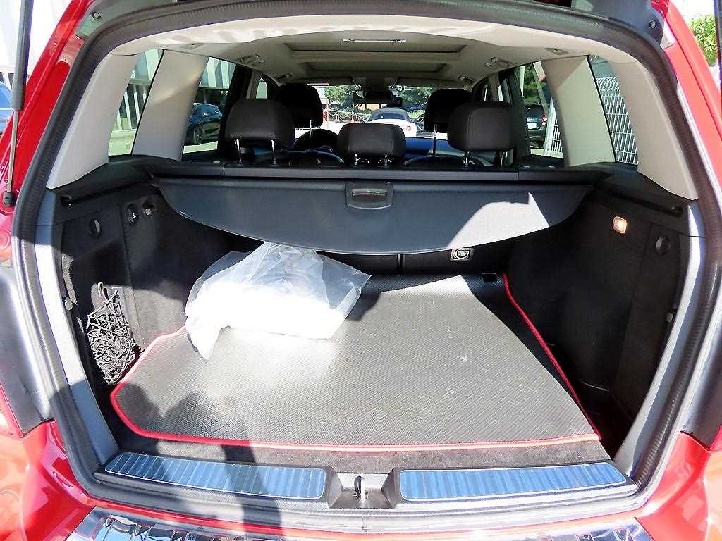 Mercedes-Benz GLK-Class — photo 17