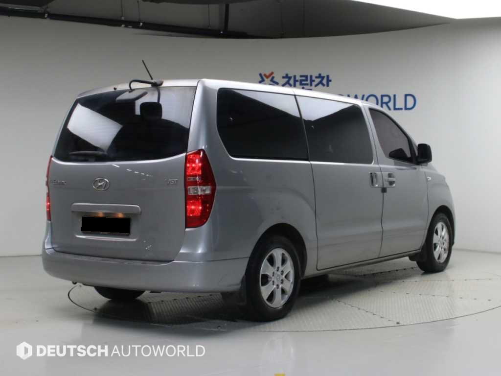 Hyundai Starex — photo 02