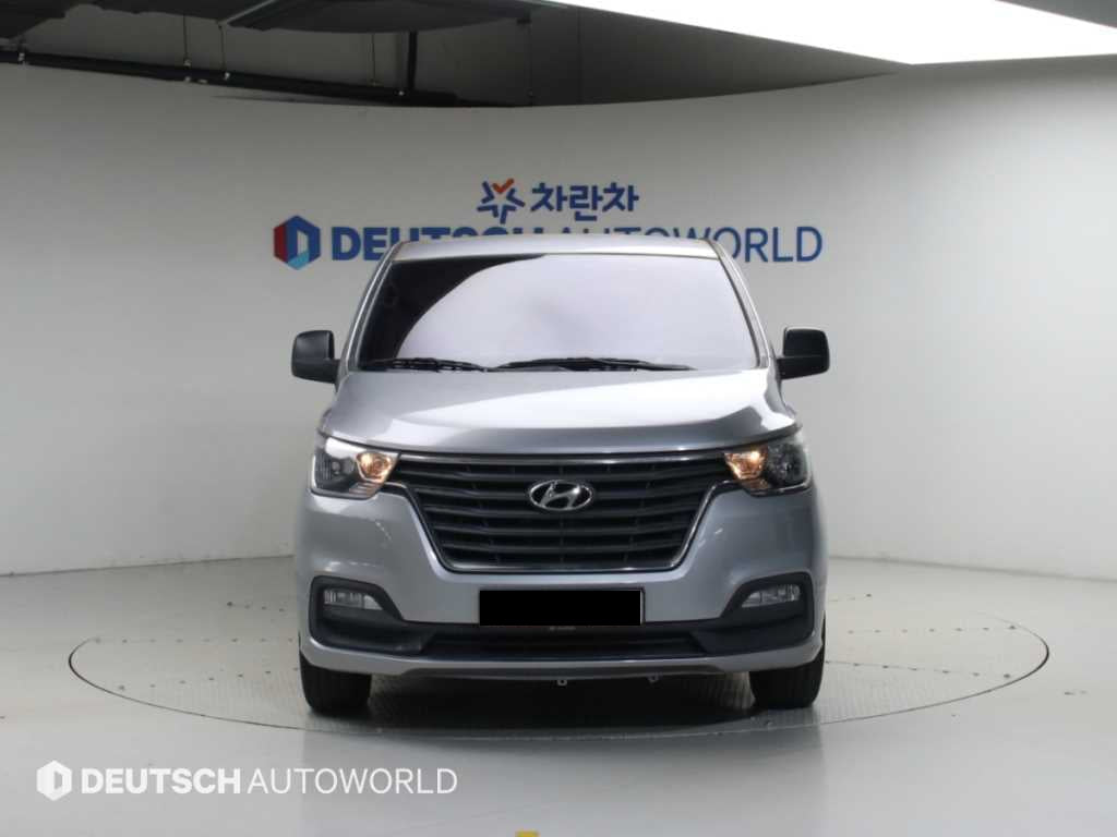 Hyundai Starex — photo 03