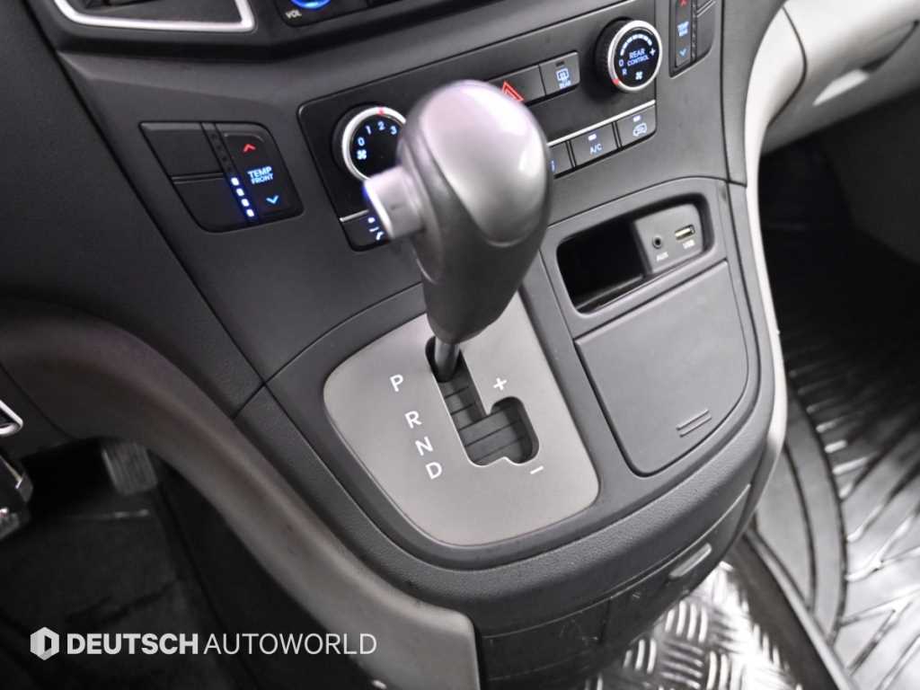 Hyundai Starex — photo 09