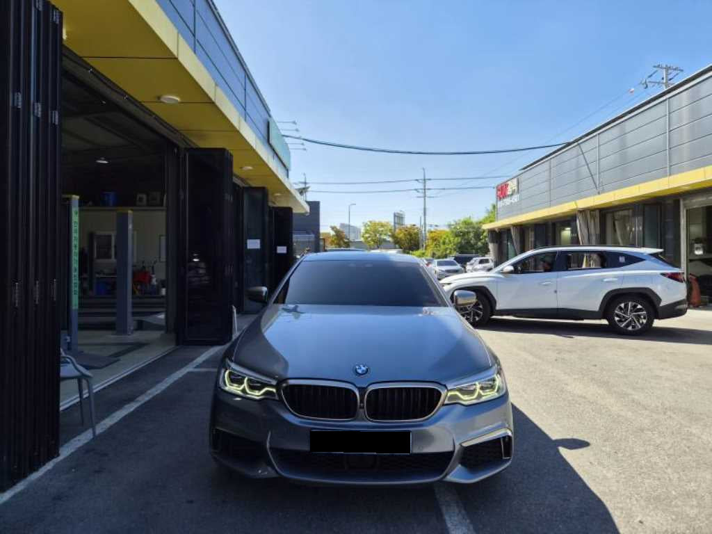 BMW 5-Series — photo 01