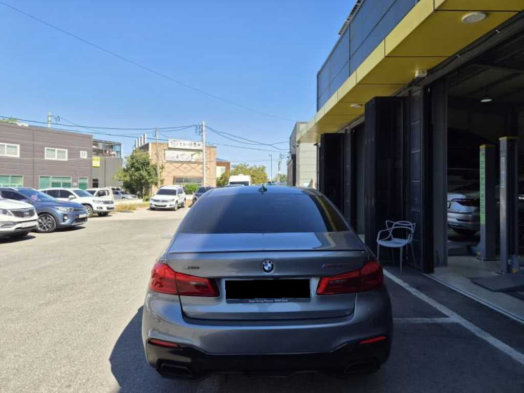 BMW 5-Series — photo 04