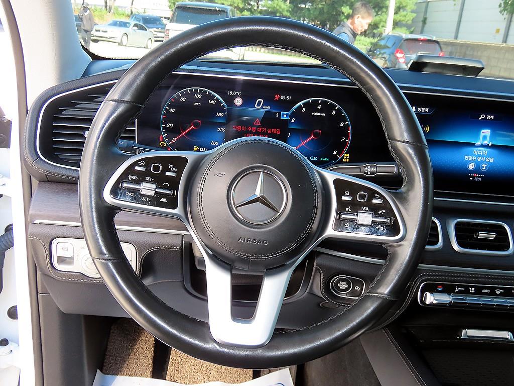 Mercedes-Benz GLE-Class — photo 08