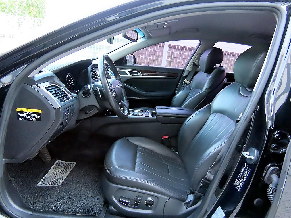 Hyundai Genesis — photo 05