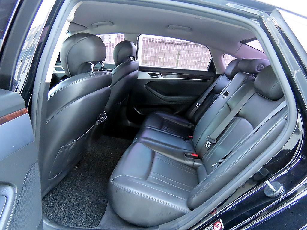 Hyundai Genesis — photo 06
