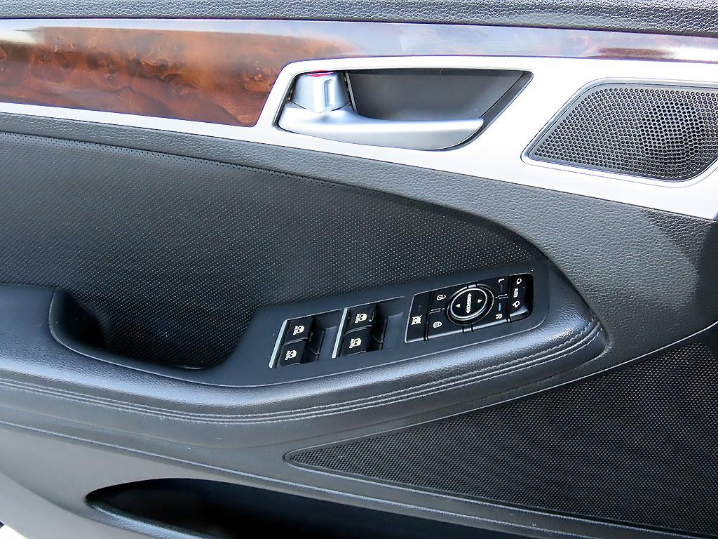 Hyundai Genesis — photo 11