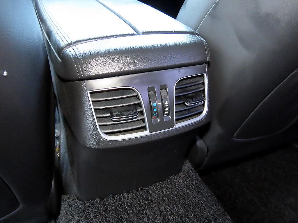 Hyundai Genesis — photo 17