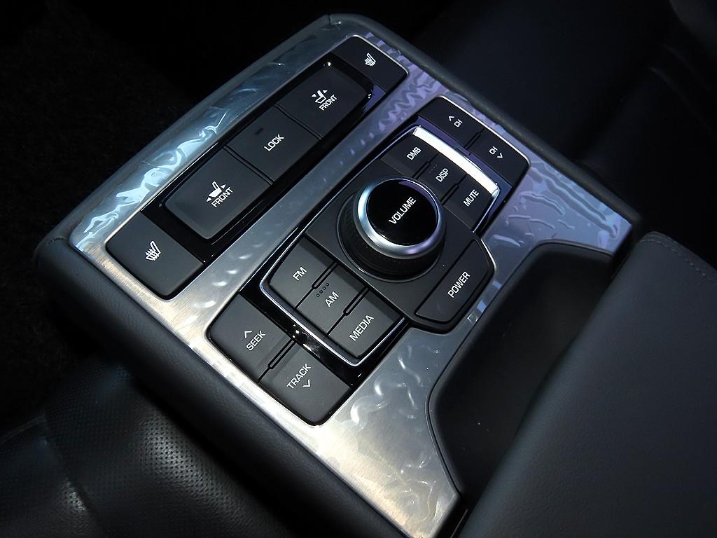 Hyundai Genesis — photo 18