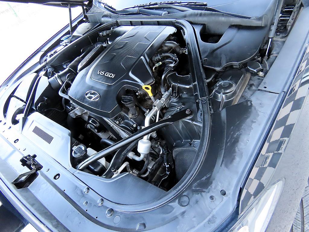 Hyundai Genesis — photo 19