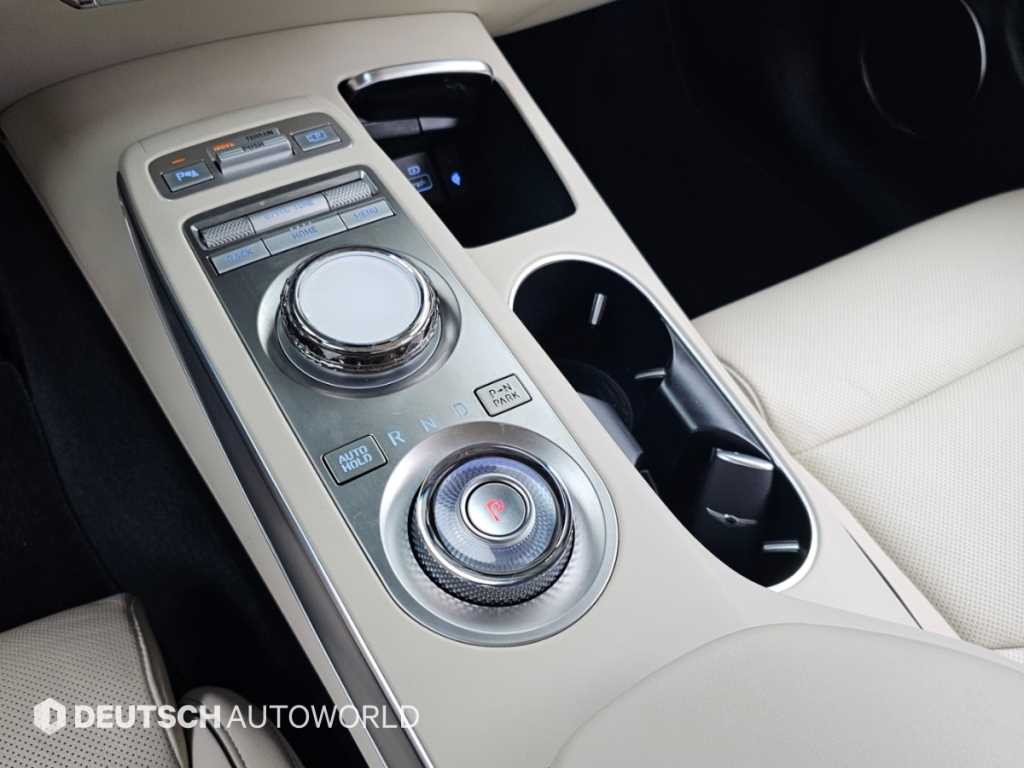 Genesis GV70 — photo 09
