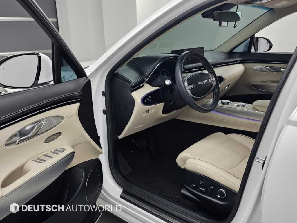 Genesis GV70 — photo 11