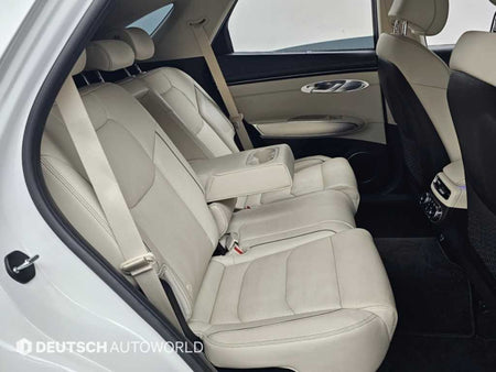 Genesis GV70 — photo 12