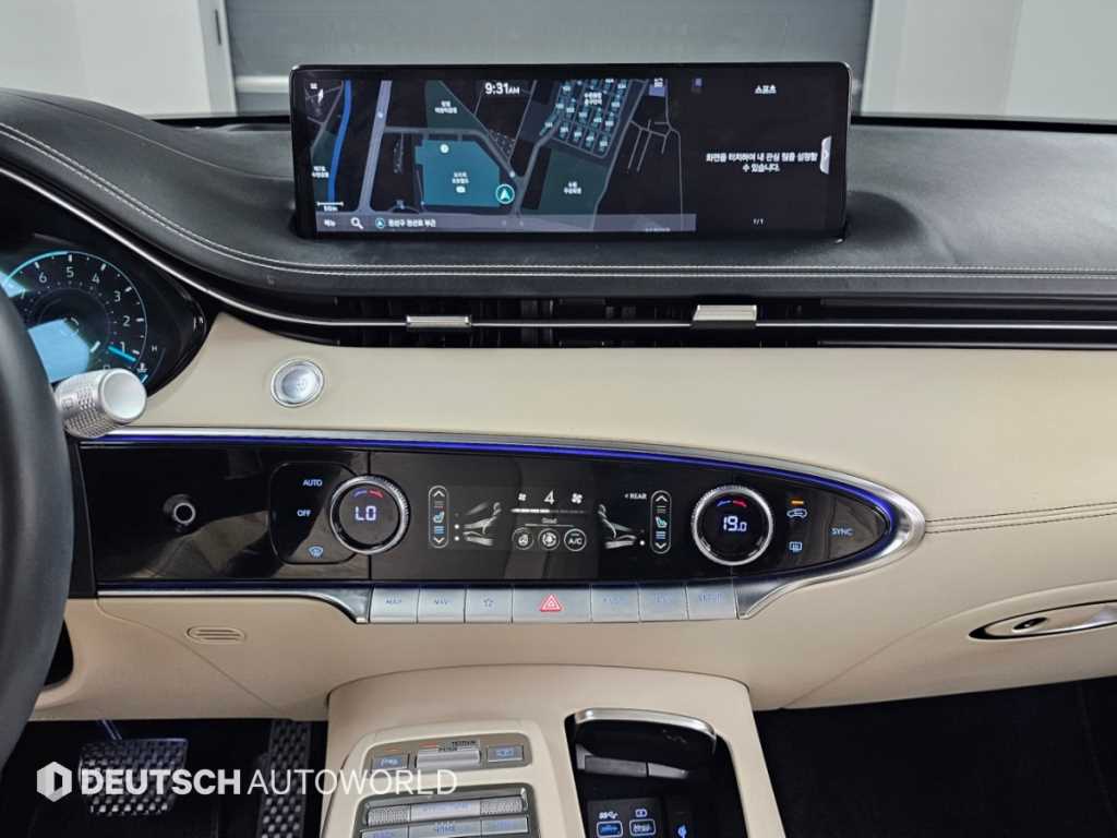 Genesis GV70 — photo 14