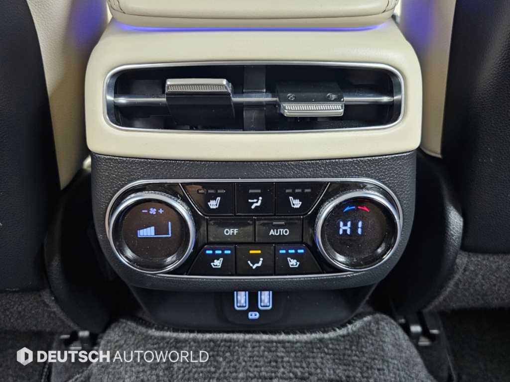 Genesis GV70 — photo 16