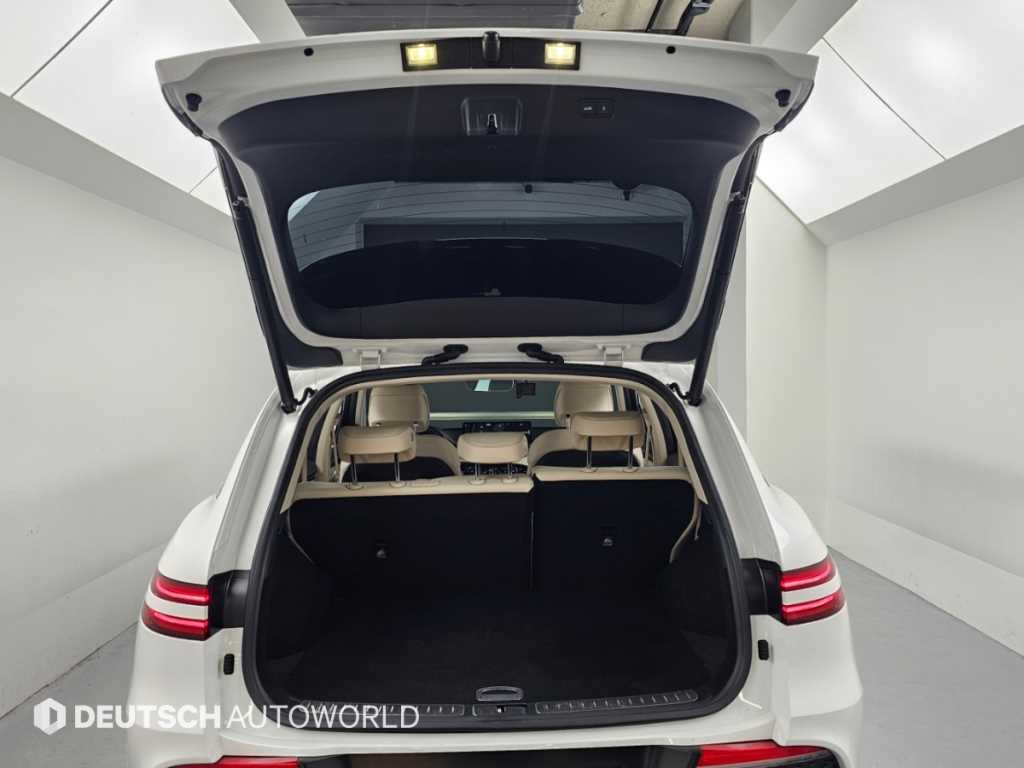 Genesis GV70 — photo 19