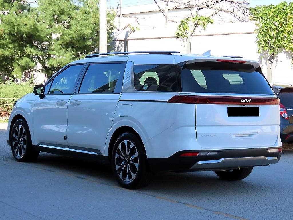 Kia Carnival — photo 04