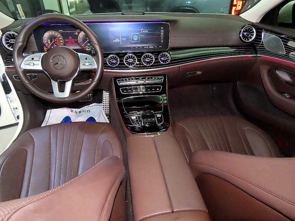Mercedes-Benz CLS-Class — photo 10