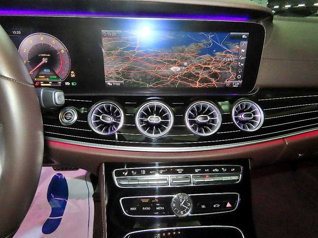 Mercedes-Benz CLS-Class — photo 11