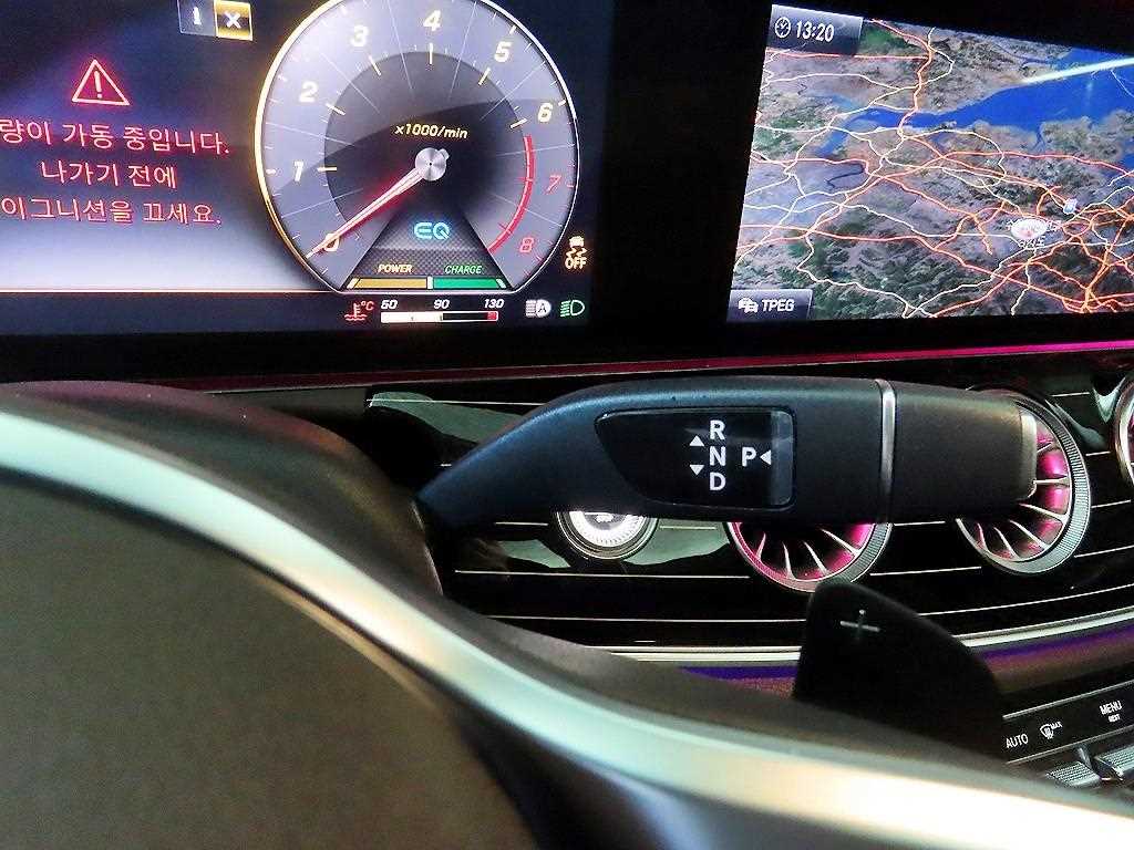 Mercedes-Benz CLS-Class — photo 12