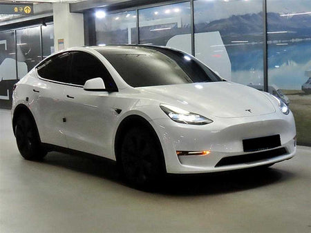Tesla Model Y — photo 01