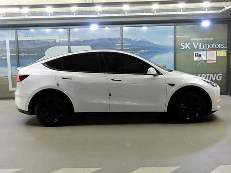 Tesla Model Y — photo 03