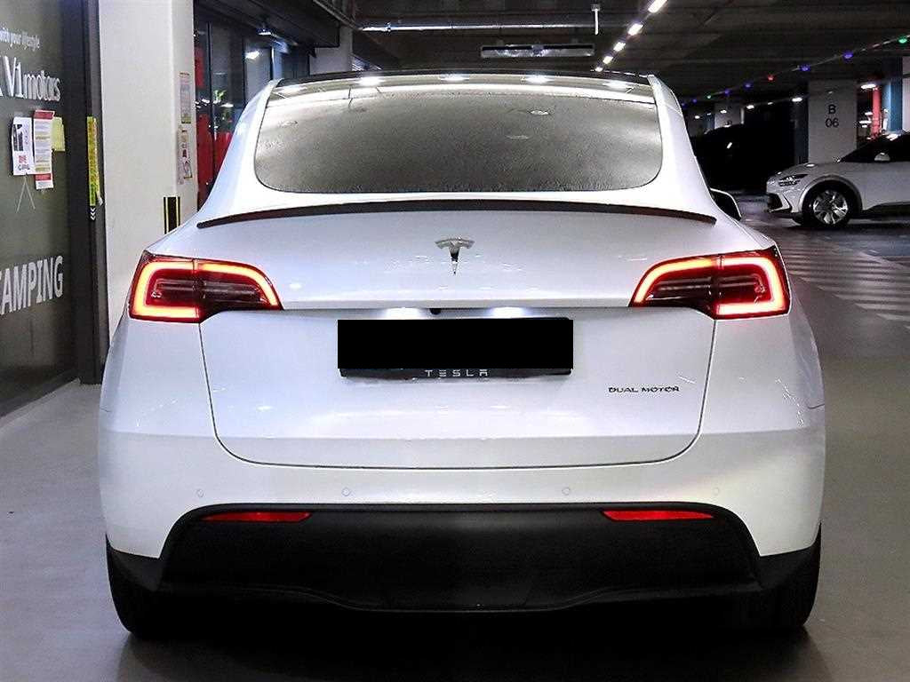 Tesla Model Y — photo 05