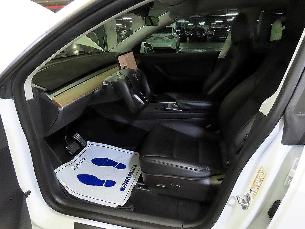 Tesla Model Y — photo 06