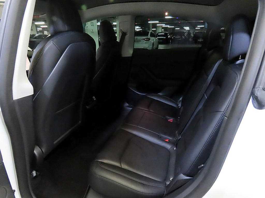 Tesla Model Y — photo 07