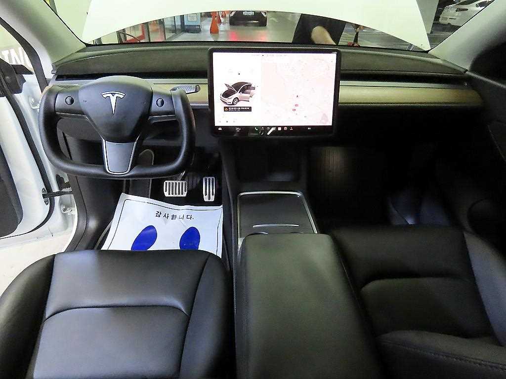 Tesla Model Y — photo 10