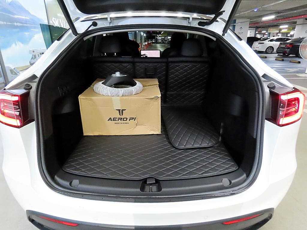 Tesla Model Y — photo 17