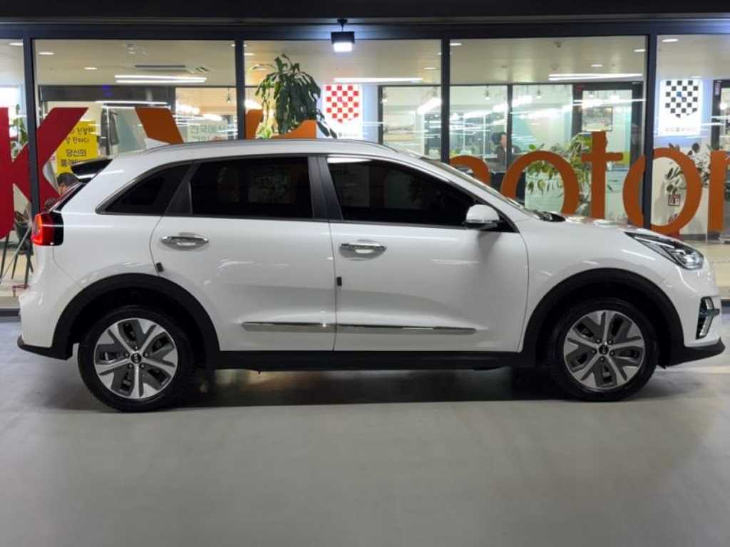 Kia Niro — photo 03