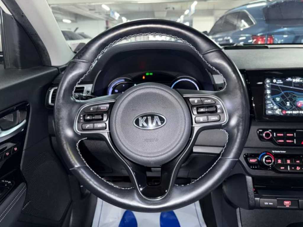 Kia Niro — photo 08