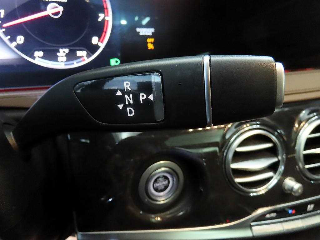 Mercedes-Benz S-Class — photo 12