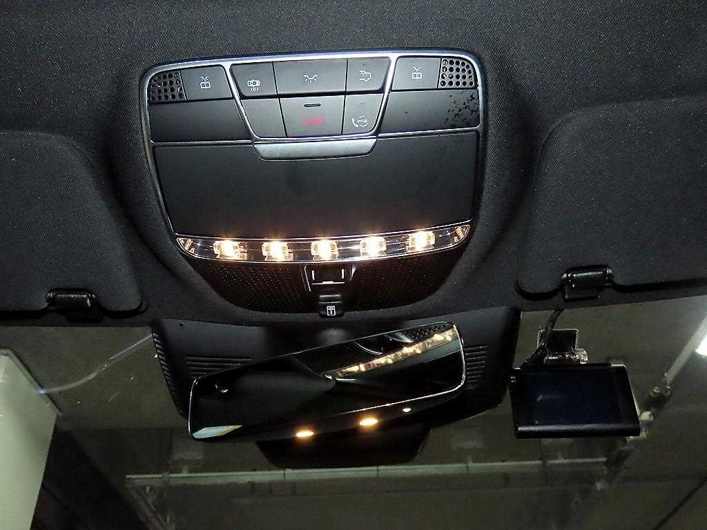 Mercedes-Benz S-Class — photo 13