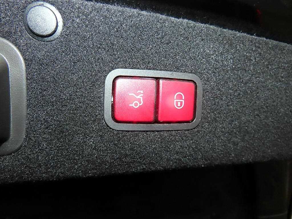 Mercedes-Benz S-Class — photo 16